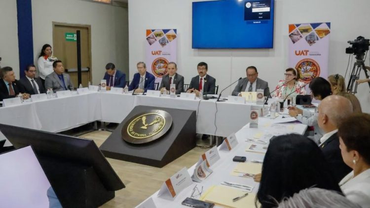 Fortalece la UAT plan de trabajo institucional