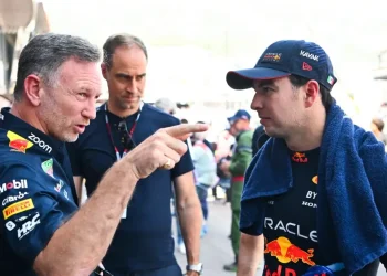 Christian Horner Defiende a Checo Pérez de los Rumores de Salida de Red Bull