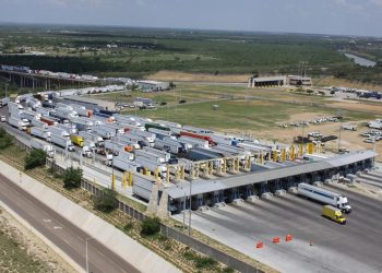 SE SIGUEN DANDO Fallas en la aduana atoran tráfico comercial