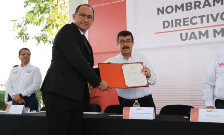 Rector de la UAT entrega nombramientos a nuevos directivos de la UAM Mante