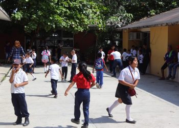 EN ESCUELAS DE NUEVO LAREDO Descartan modificación de horarios por ola de calor