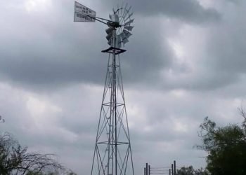 Papalotes, aún salvan ranchos mediante la extracción de agua