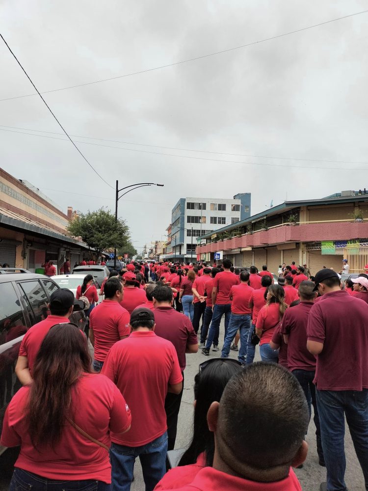 DESFILAN 4 MIL DE RHEEM Trabajadores exigen jornada de 40 horas