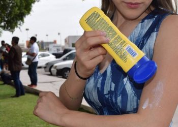Recomiendan uso de bloqueador solar para protegerse de rayos UV