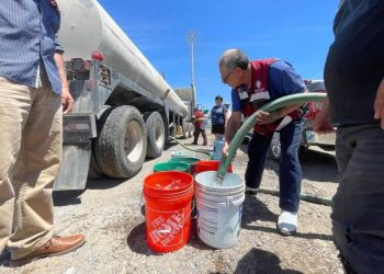 POR TRABAJOS DE REPARACIÓN DE FUGA Brindará COMAPA servicio de pipas a los usuarios afectados