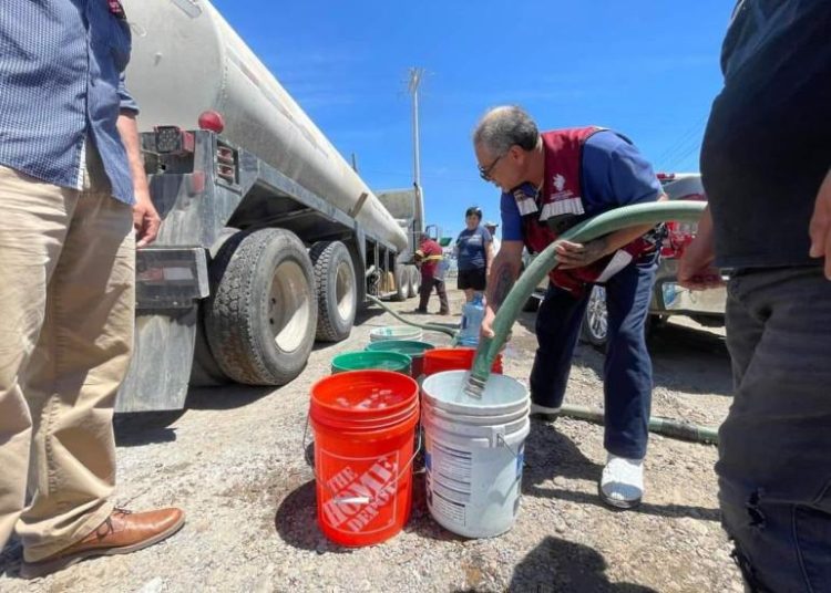 POR TRABAJOS DE REPARACIÓN DE FUGA Brindará COMAPA servicio de pipas a los usuarios afectados