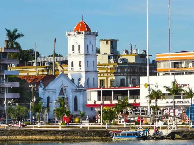 Tragedia en Tuxpan: Familia de Ecatepec Muere Ahogada en Playa