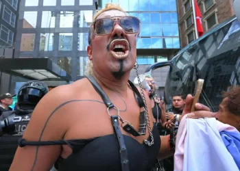 Protestan en Perú por catalogar la transexualidad como trastorno mental