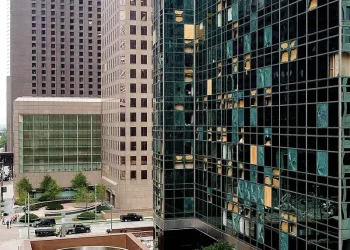 Tormentas Destructivas Azotan Texas: Siete Muertos y Más de un Millón Sin Energía