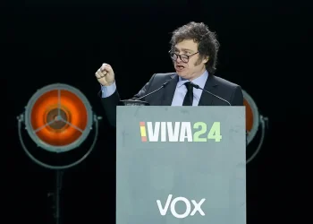 España Llama a Consultas a su Embajadora en Argentina y Exige Disculpas a Milei