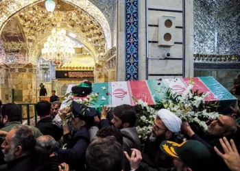 Miles de Iraníes Rinden Homenaje al Fallecido Presidente Ebrahim Raisi