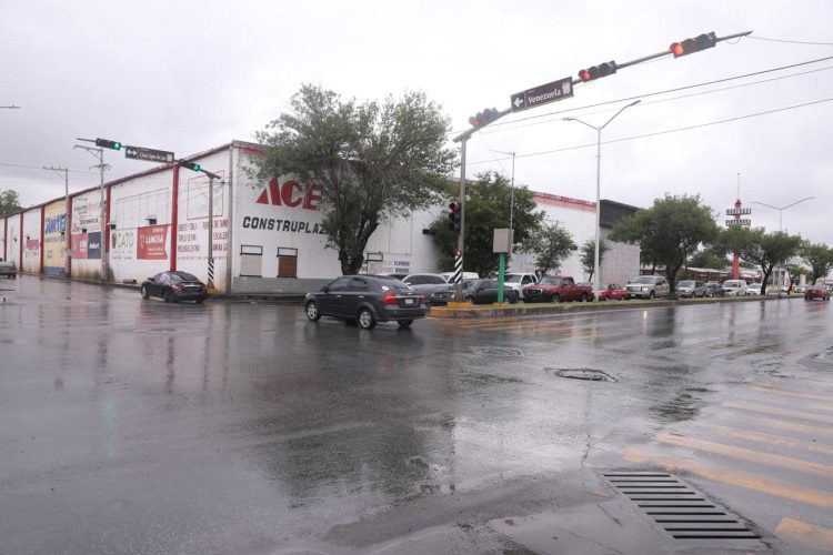 POR FIN LLUEVE Se viene aguacero y cae pulgada y media