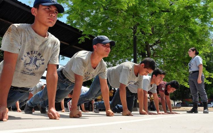 Es el Pentathlón opción para la formación para niños y jóvenes