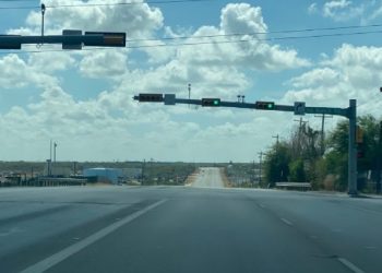 MEJORAN ACCESOS EN LAREDO Continúa ampliación de la Carretera 359