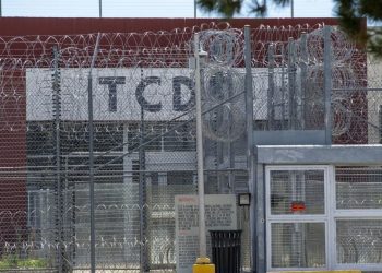 CONDADO DE NUEVO MÉXICO Extiende acuerdo con el ICE para detención de migrantes