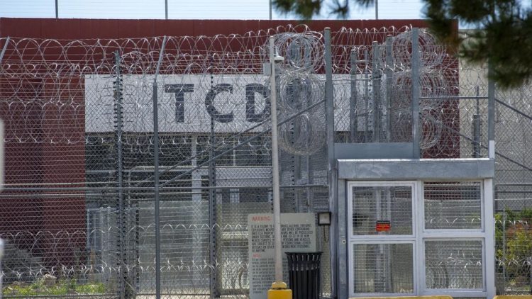 CONDADO DE NUEVO MÉXICO Extiende acuerdo con el ICE para detención de migrantes