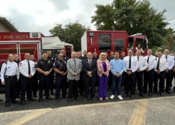 Entregan nueva unidad a departamento de Bomberos