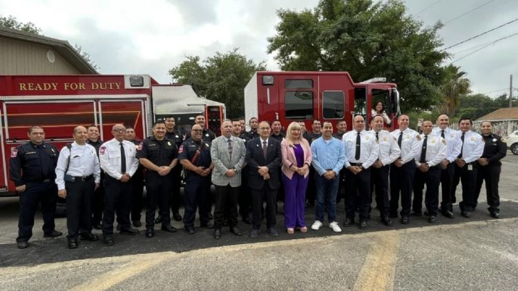 Entregan nueva unidad a departamento de Bomberos