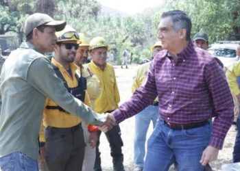 SUPERVISA GOBERNADOR Trabajos en Cañón del Novillo; incendio controlado al 65%