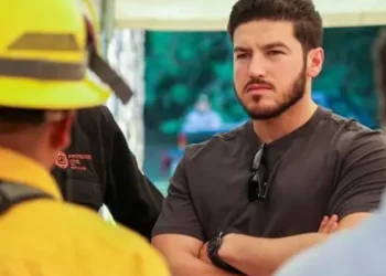 Realizan Sobrevuelos para Sofocar Incendios en Nuevo León