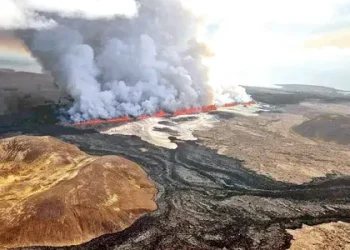 Islandeses padecen, otra vez, al volcán de Grindavík; hay erupciones constantes desde diciembre