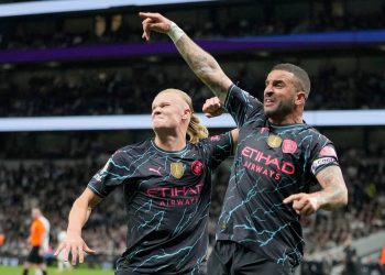 Manchester City se impone al Tottenham y huele el título de la Premier League