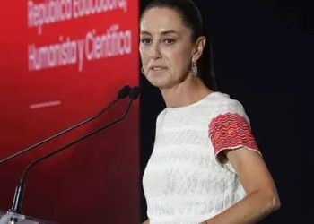 Sheinbaum insta a la academia a impulsar el desarrollo nacional