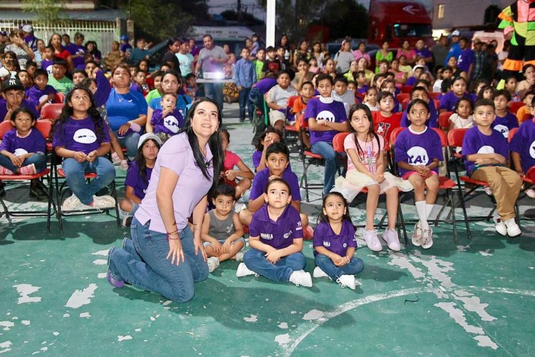 Yahleel Abdala Celebra a los niños de Nuevo Laredo