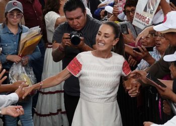 Sheinbaum promete apoyar a estudiantes rezagados