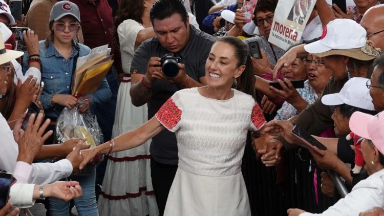 Sheinbaum promete apoyar a estudiantes rezagados