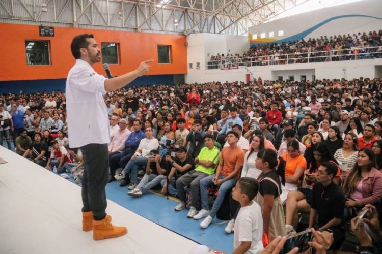 Máynez dialoga con estudiantes de la UVM en San Luis Potosí