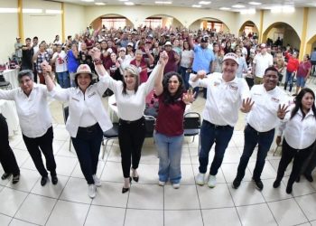 Olga Sosa brinda apoyo y da mensaje de esperanza para Mier