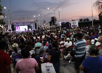 YAHLEEL ABDALA Festeja a las madres con Paquita la del Barrio