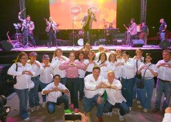 “DÍA DE LAS MADRES” CON CARMEN LILIA Festeja junto a más de 12 mil personas