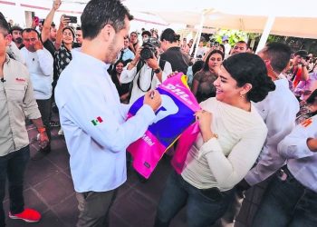 Máynez resalta que el modelo obsoleto de CFE provoca apagones