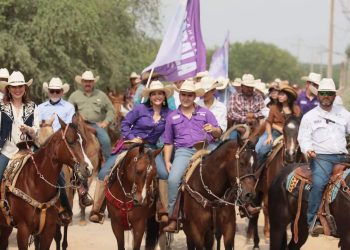 YAHLEEL ABDALA Encabeza cabalgata e invita a votar este 2 de junio
