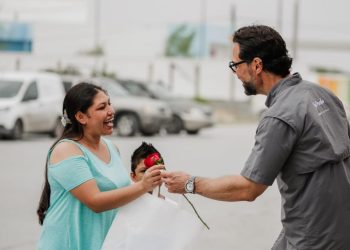 Se compromete Héctor Canales con madres, en su día