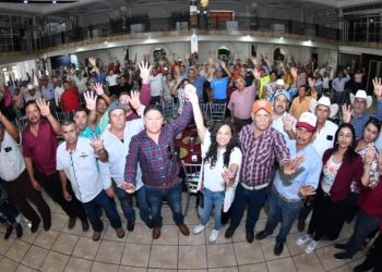 Olga Sosa recibe apoyo de la central campesina cardenista y líderes