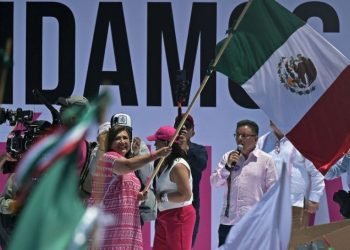 Fue Xóchitl Gálvez oradora principal de la marcha “Marea Rosa”