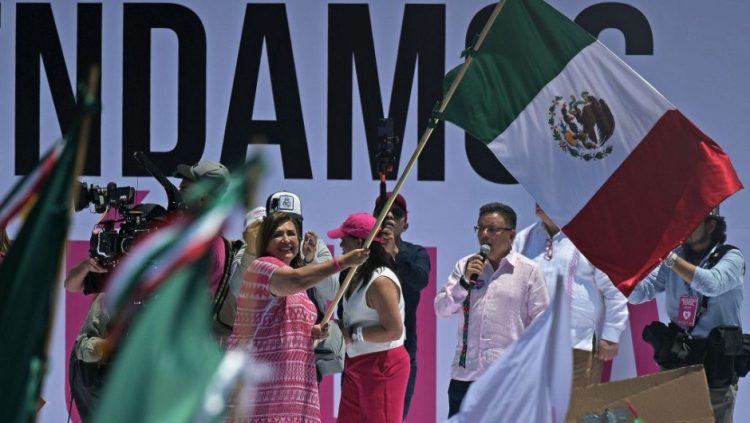 Fue Xóchitl Gálvez oradora principal de la marcha “Marea Rosa”