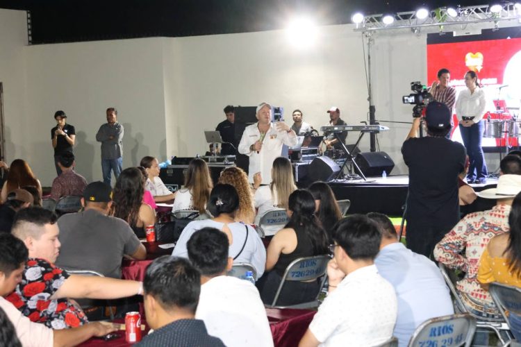 Juventudes neolaredenses apoya a Carlos Canturosas