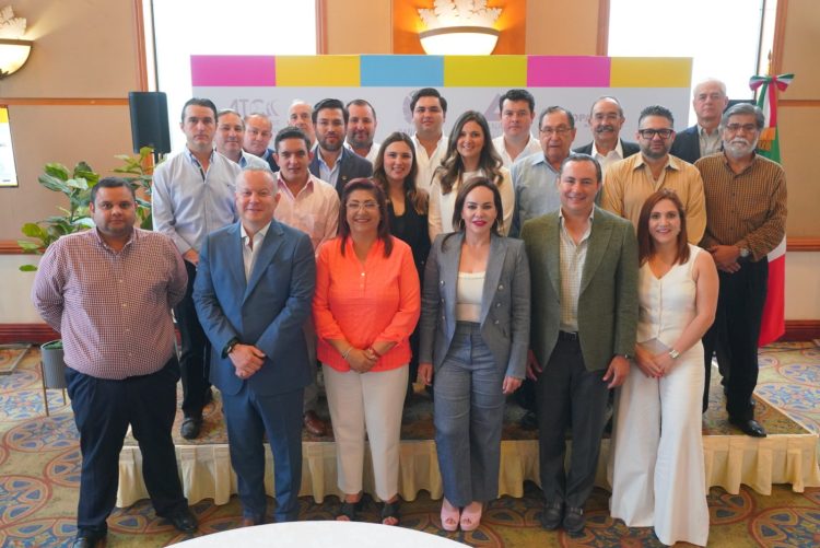 CARMEN LILIA CANTUROSAS VILLARREAL Consolida compromiso en Foro ‘Diálogo por un mejor Nuevo Laredo’