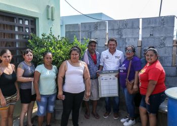 Manolo Canales Escucha y Promete en colonias de Nuevo Laredo