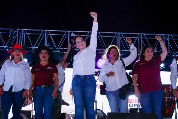 CARMEN LILIA CANTUROSAS CIERRA FUERTE EN DISTRITO UNO Habitantes del poniente dan respaldo total