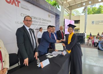 Rector de la UAT, Dámaso Anaya, preside graduación en UAM Mante