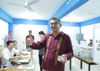 Américo emitió su voto y exhortó a las y los tamaulipecos a sufragar