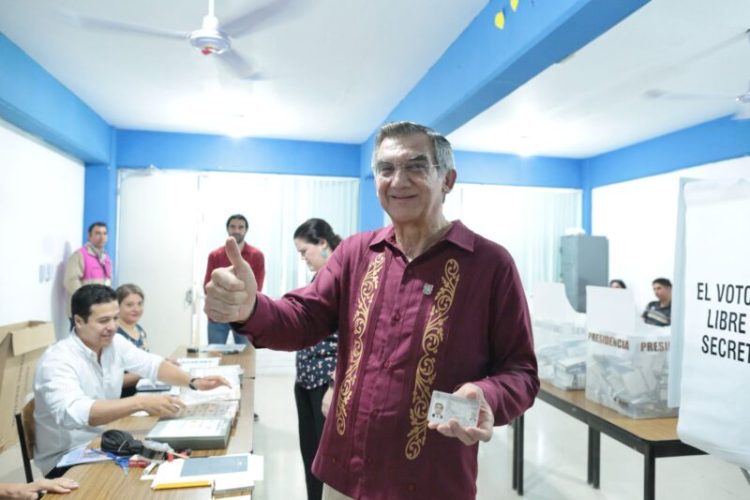 Américo emitió su voto y exhortó a las y los tamaulipecos a sufragar
