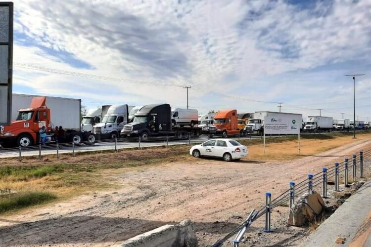 Buscan empresas retener choferes con sueldos de hasta 9 mil pesos