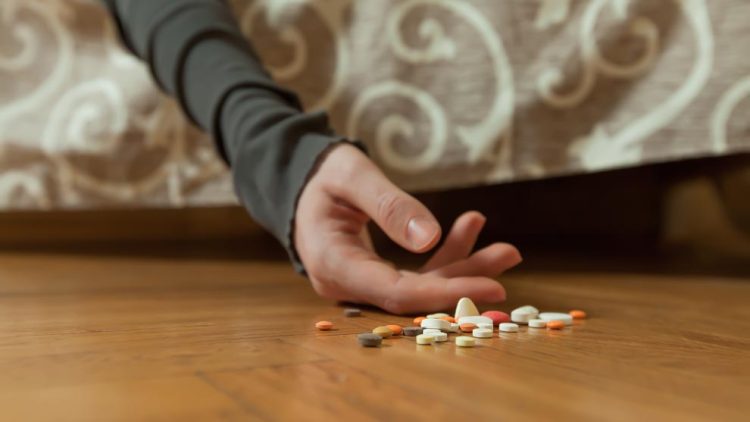 Crecen muertes por uso de drogas y suicidios