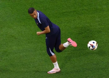 Mbappé y Flick debutarán próximamente en LaLiga
